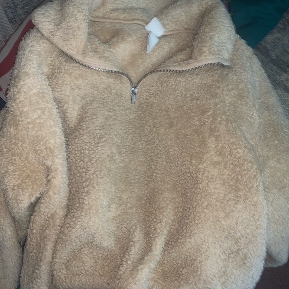 H&M fluffy jacket - Picture 2 of 2